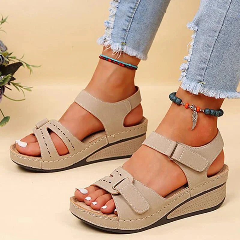 NADINE | Orthopädische Sandalen für schmerzfreies und aktives Leben