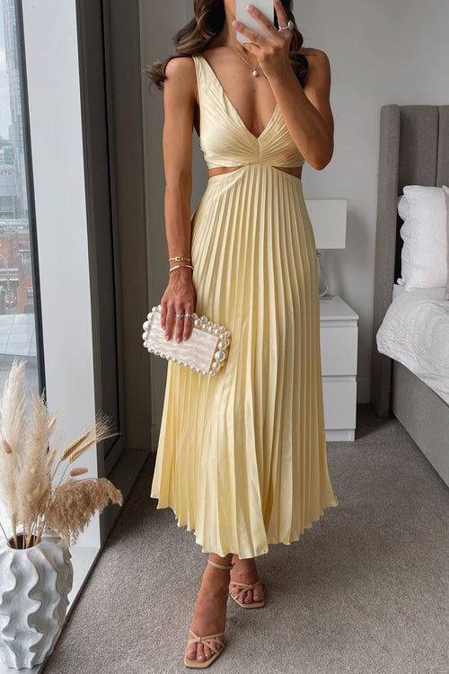 Elunara | Midi-Kleid mit Faltenrock und subtilen Cut-Outs