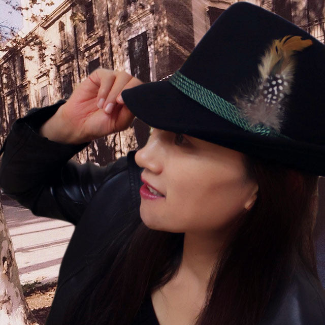 Damen Fedora Hut mit Feder – Eleganter Filzhut im Oktoberfest & Street Style Look für modebewusste Frauen