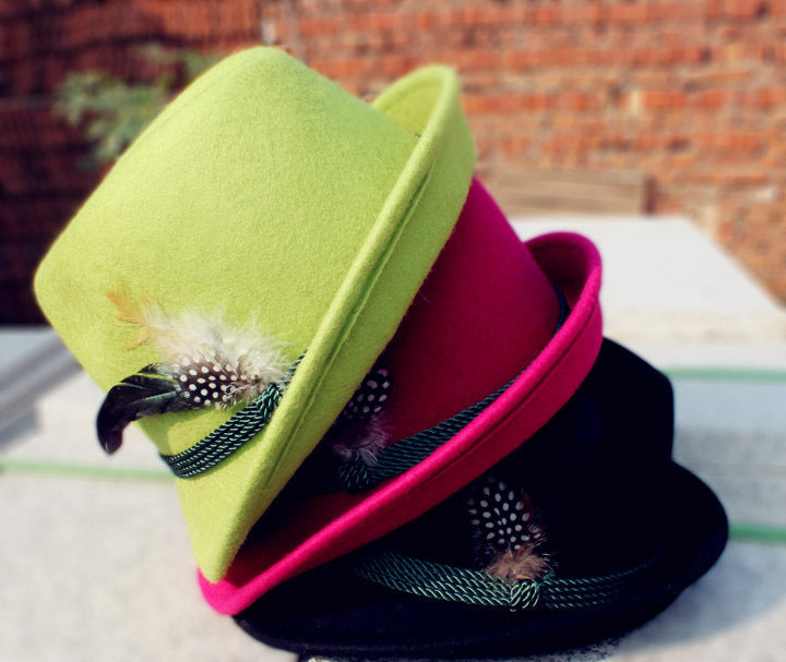 Damen Fedora Hut mit Feder – Eleganter Filzhut im Oktoberfest & Street Style Look für modebewusste Frauen