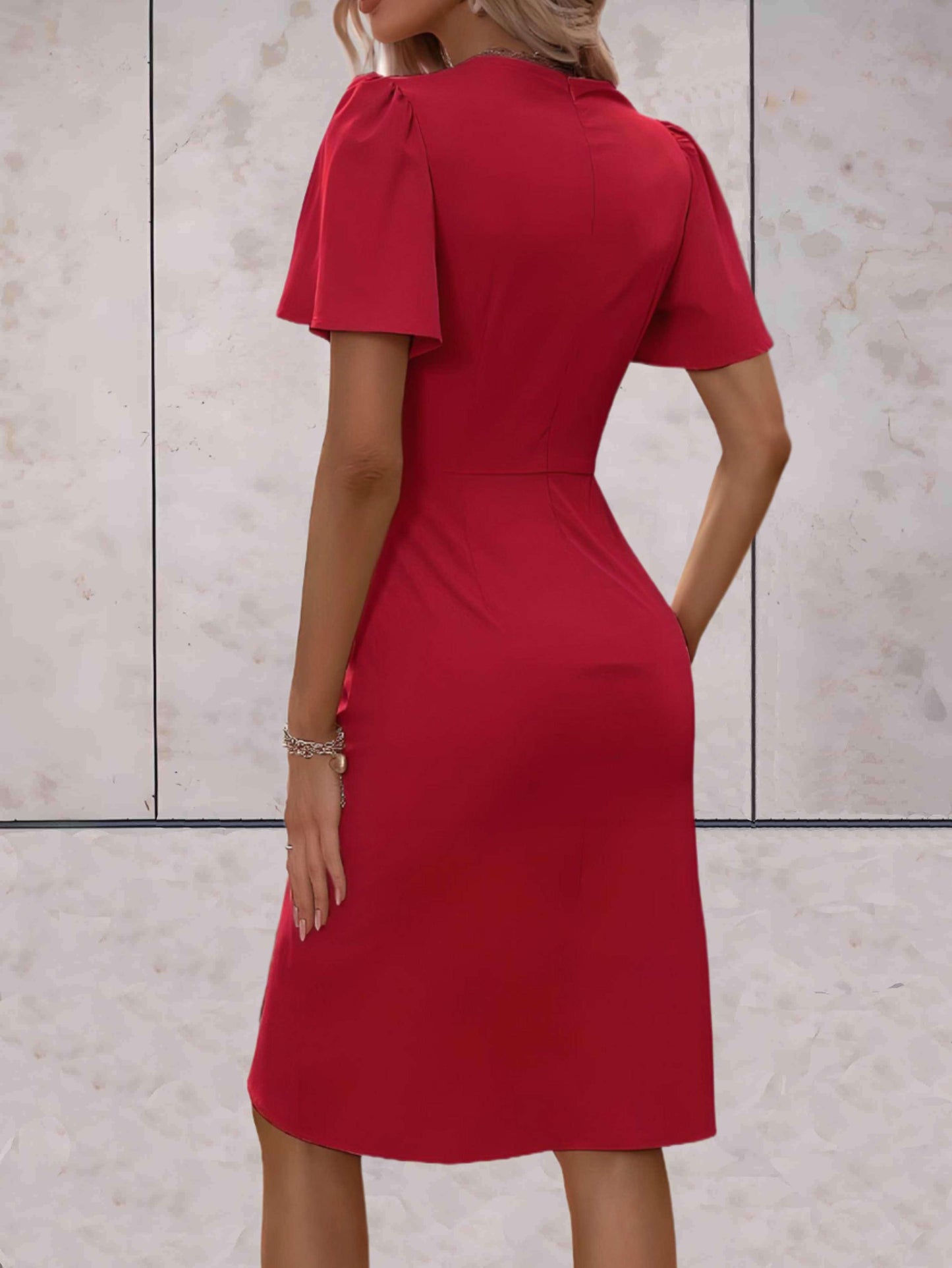 LEONA | Klassisches Wickelkleid mit V-Ausschnitt und Blumendesign