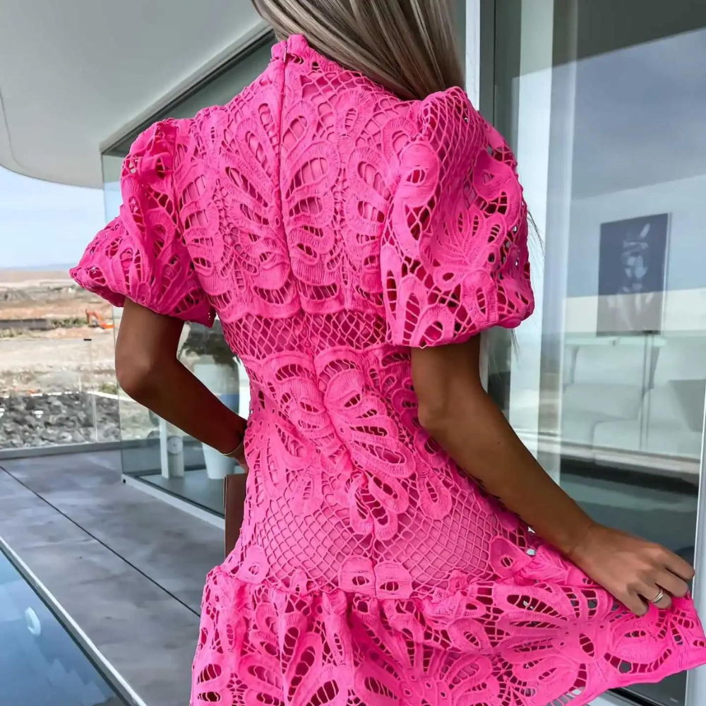 Celina – Modische Spitzenkleid mit Puffärmeln für Damen