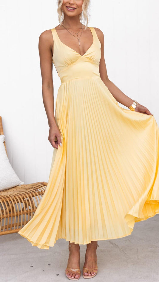 Solenya | Plissiertes Maxikleid mit V-Ausschnitt in Sonnengelb