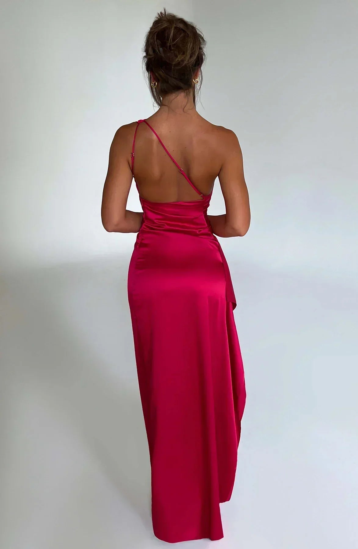 Luxe Satin-Ein-Schulter-Spitzenkleid