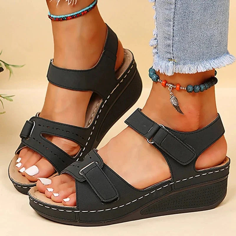NADINE | Orthopädische Sandalen für schmerzfreies und aktives Leben