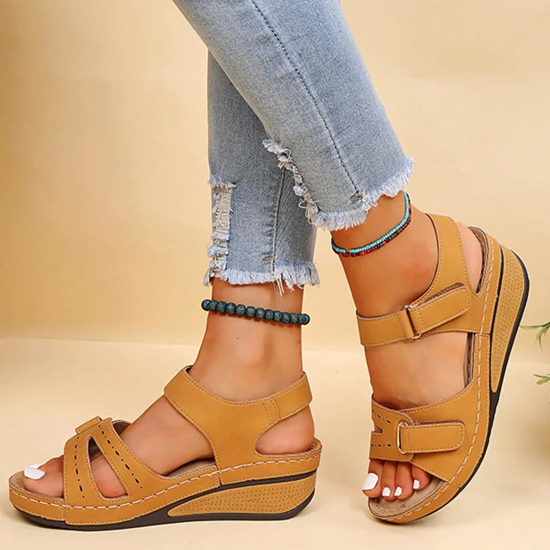 NADINE | Orthopädische Sandalen für schmerzfreies und aktives Leben