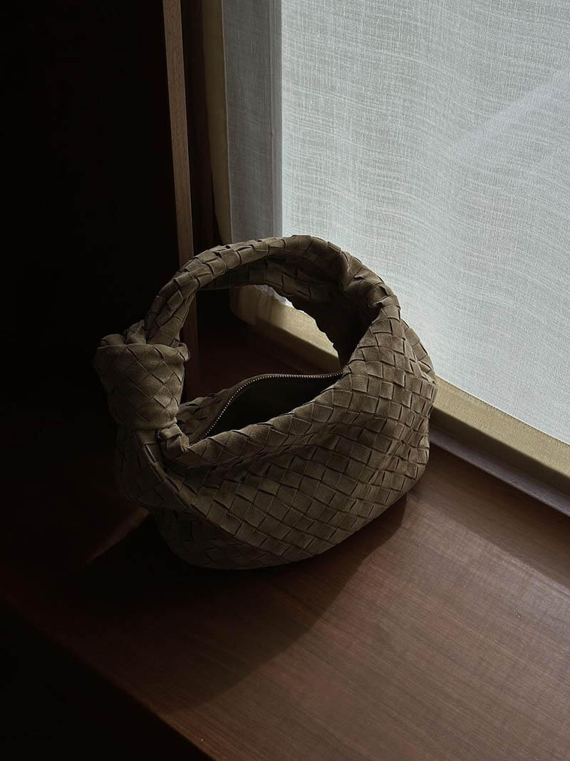 Elsa – Modische Mini-Tasche aus veganem Wildleder mit Knotendesign