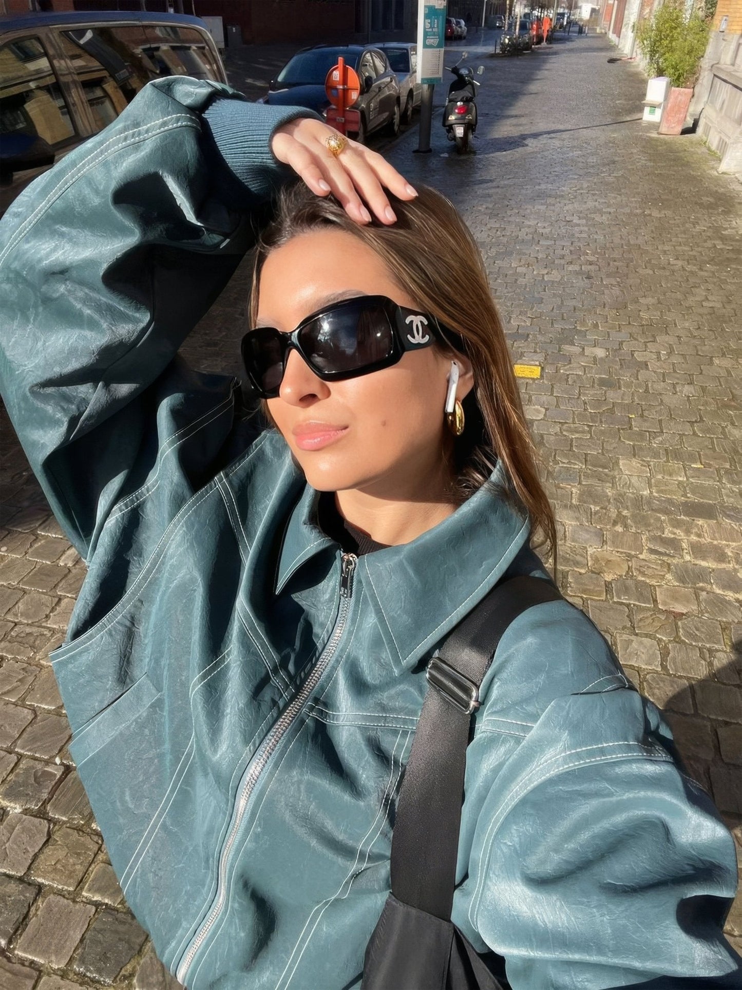 Romy – Oversized Bomberjacke aus Kunstleder für Damen im Statement-Look