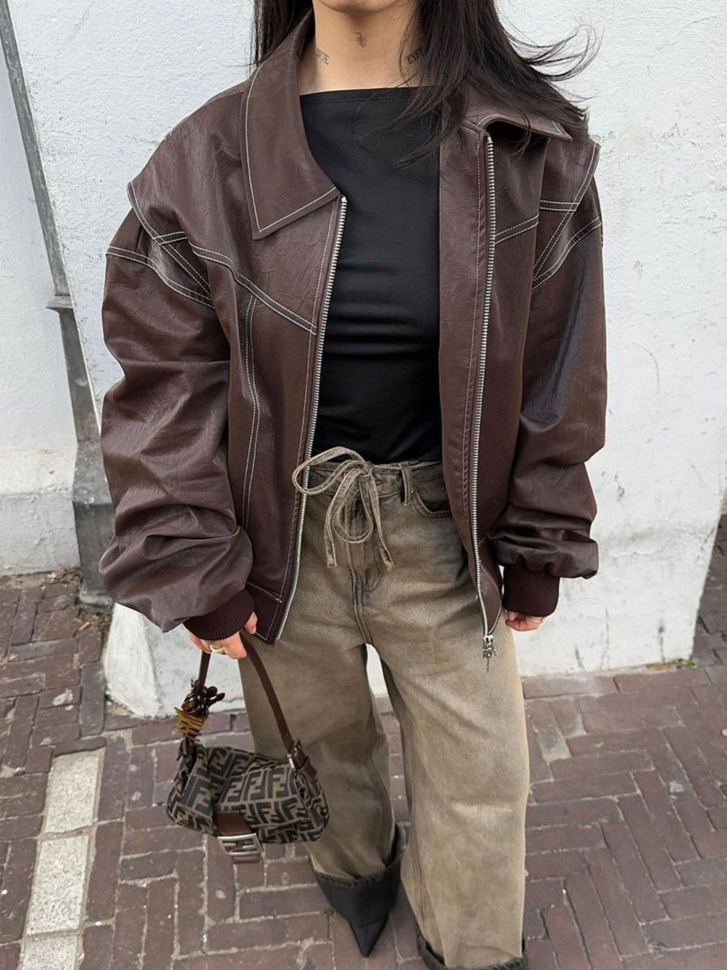 Romy – Oversized Bomberjacke aus Kunstleder für Damen im Statement-Look